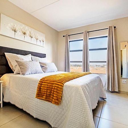 Airport Heights Apartment Boksburg Bagian luar foto