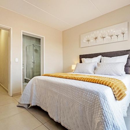 Airport Heights Apartment Boksburg Bagian luar foto