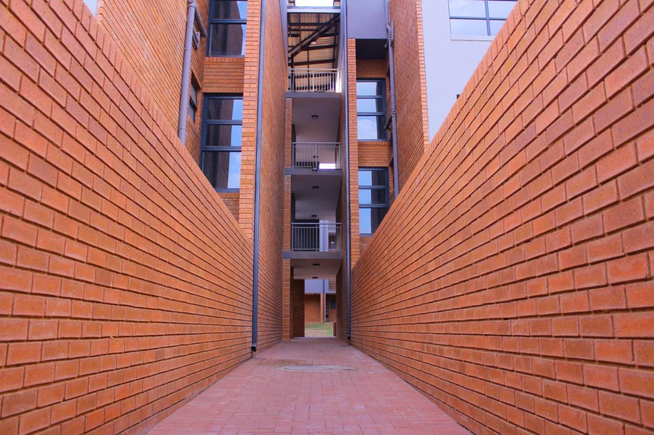 Airport Heights Apartment Boksburg Bagian luar foto