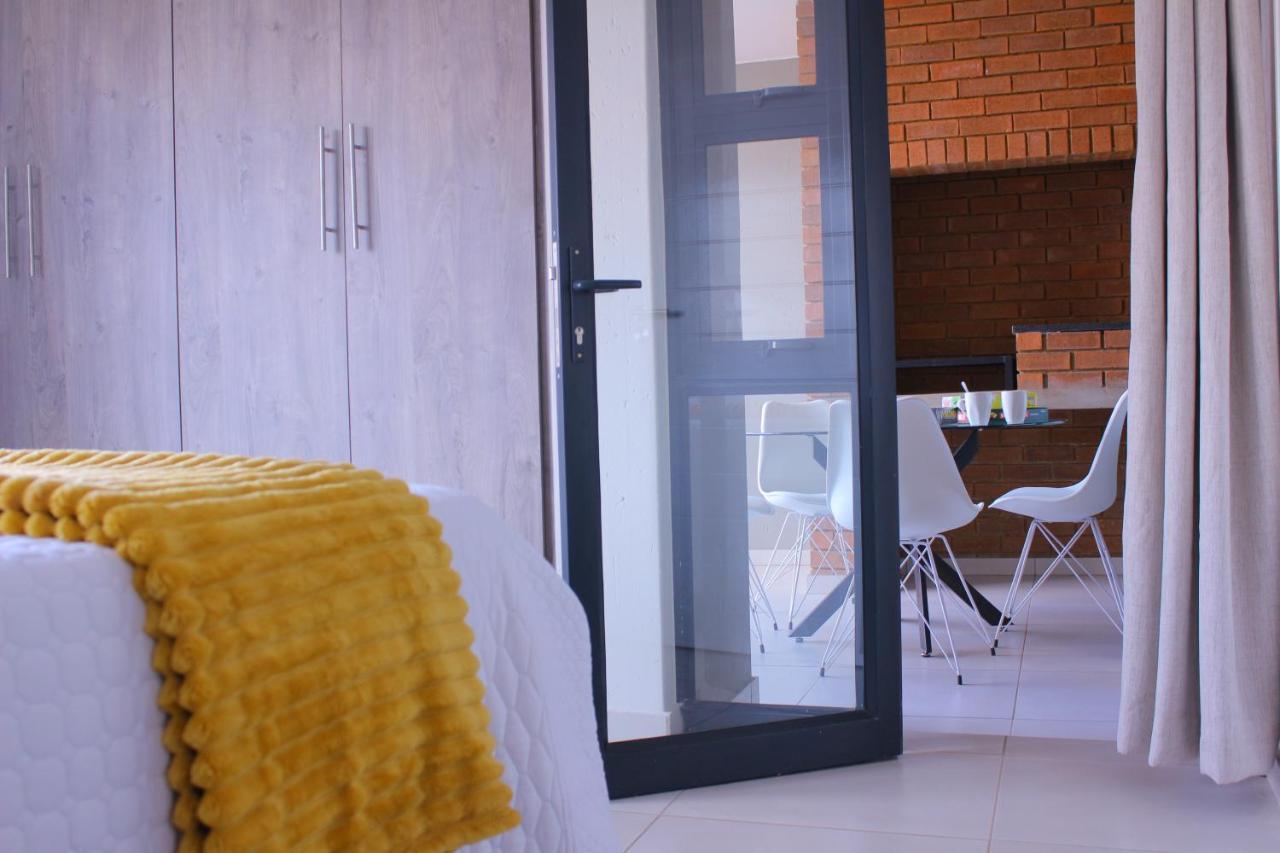 Airport Heights Apartment Boksburg Bagian luar foto