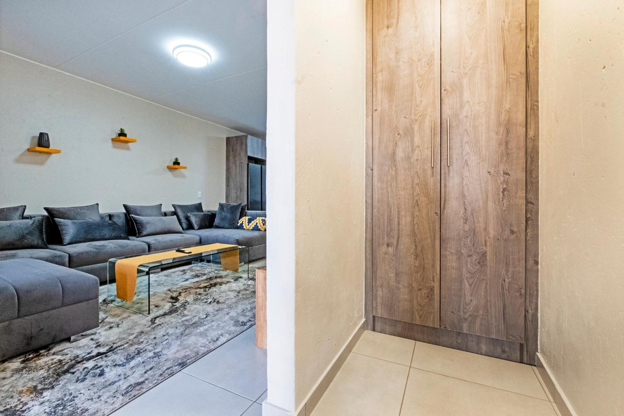 Airport Heights Apartment Boksburg Bagian luar foto