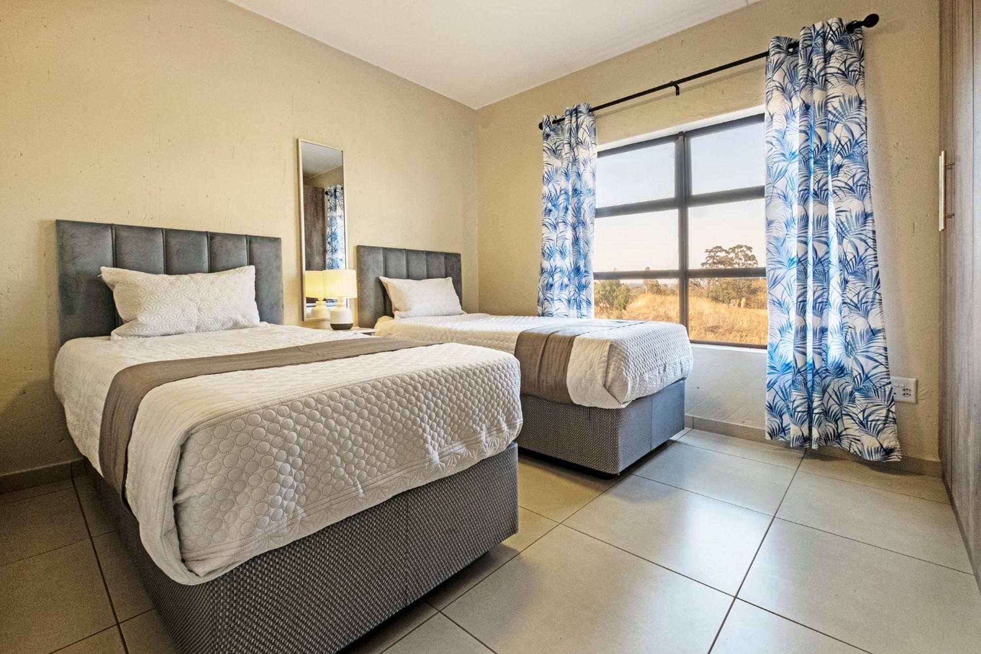 Airport Heights Apartment Boksburg Bagian luar foto